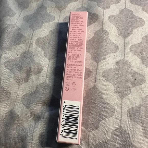 Kylie Cosmetics Lipstick (Khlo$ Matte) - Picture 5 of 6